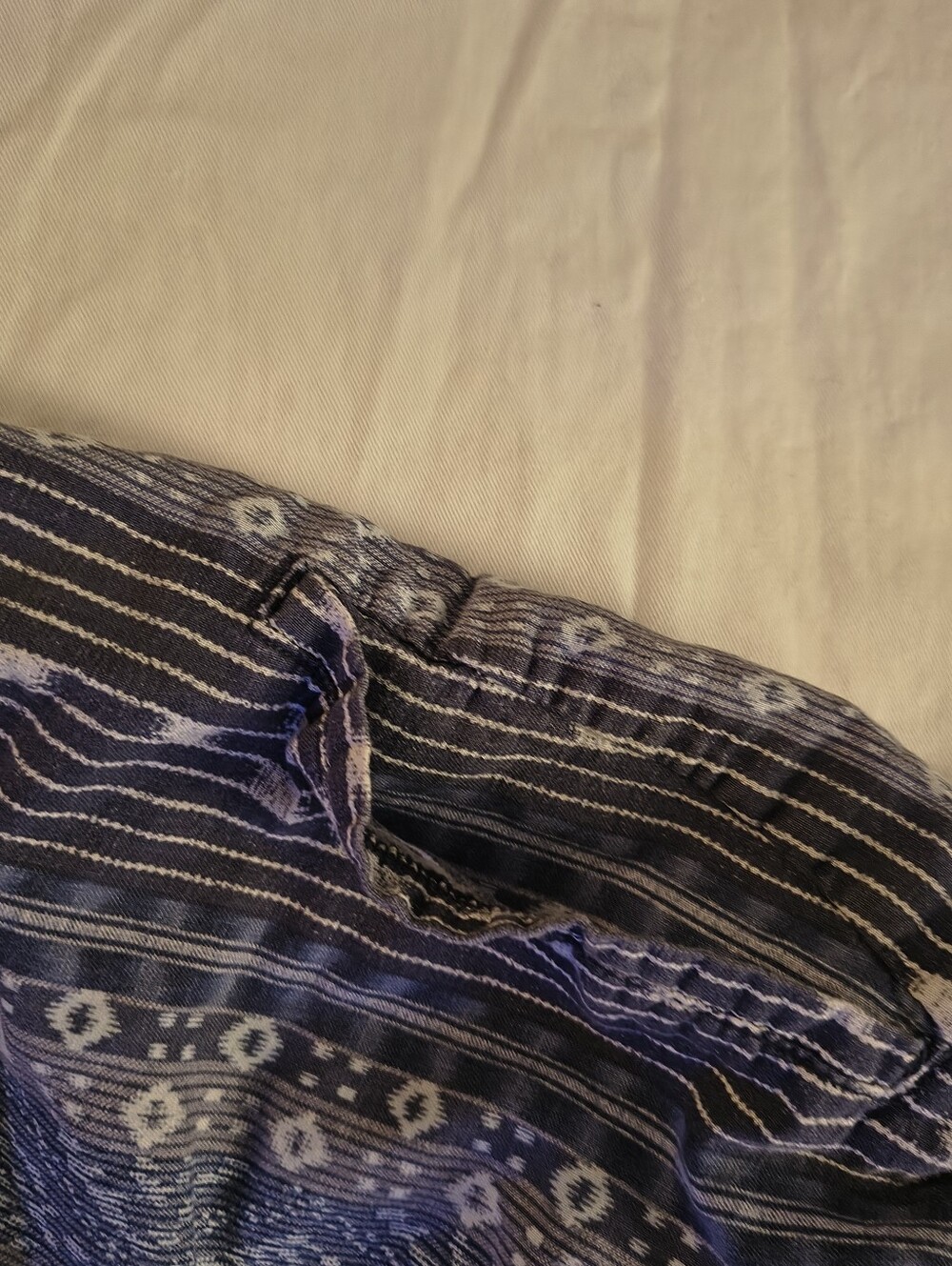 GAP XL Woman's Blue and White Patterned Shorts - Picture 4 of 5